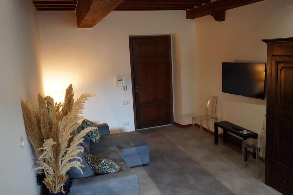 Loft Moderno Ubicato Nel Centro Storico Di Lucca Apartment Luaran gambar