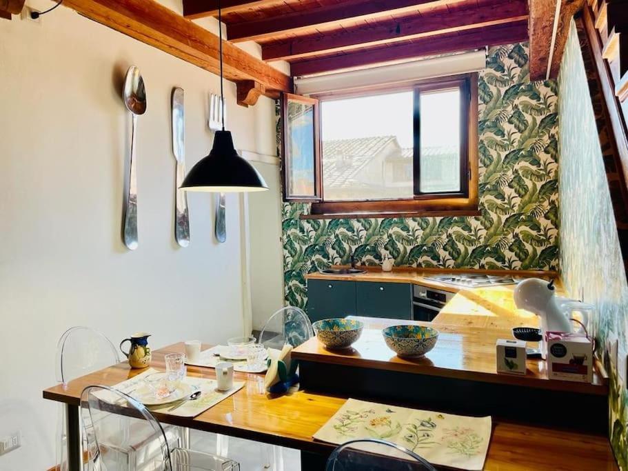 Loft Moderno Ubicato Nel Centro Storico Di Lucca Apartment Luaran gambar