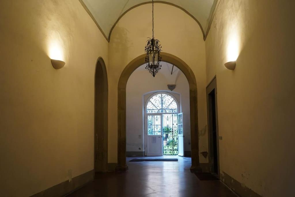 Loft Moderno Ubicato Nel Centro Storico Di Lucca Apartment Luaran gambar